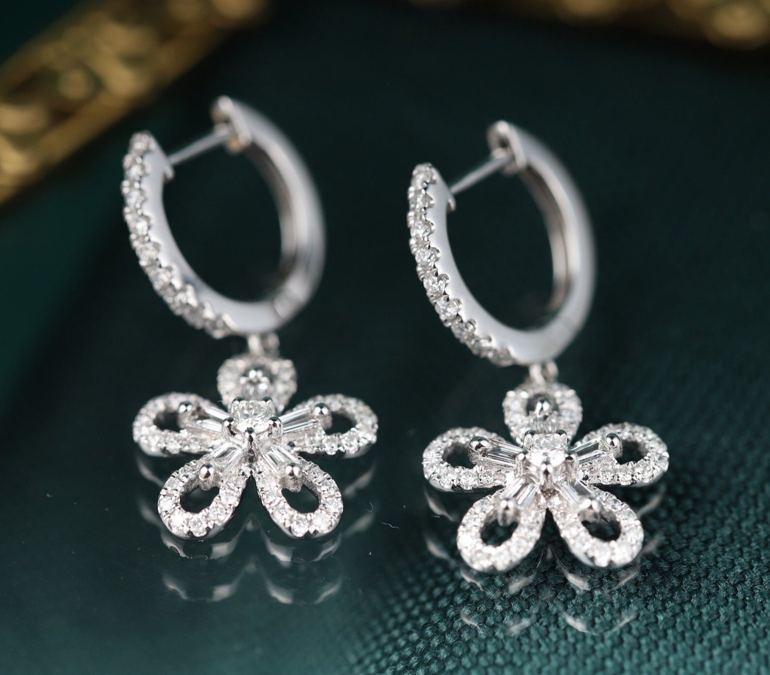 Cluster Flower Earrings with 3.65 Carat Diamonds - BAUNAT